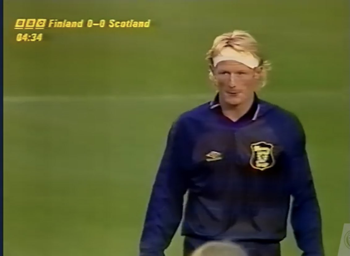 The first time the kit was used in competition was against Finland (away) in September 1994, in a Euro ‘96 qualifying match, which Scotland won, 2-0. Remember what I said about the kit looking plain dark blue on TV?