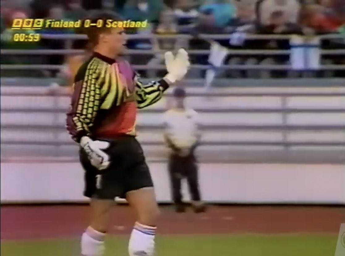 As a bonus, how good do the keeper shirts look in this match? 90s keeper templates were something else
