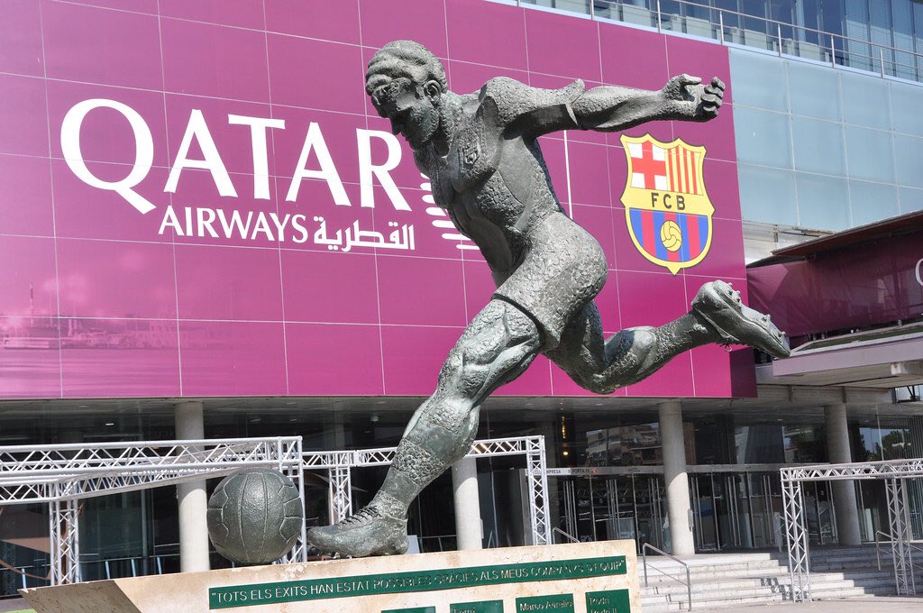 This statue of Laszlo Kubala stands outside the Nou Camp. He is regarded as the pioneer of  @FCBarcelona. Today the Catalans take on Kubala’s boyhood club  @Fradi_HU in the  @ChampionsLeague. This game is of huge historic significance.
