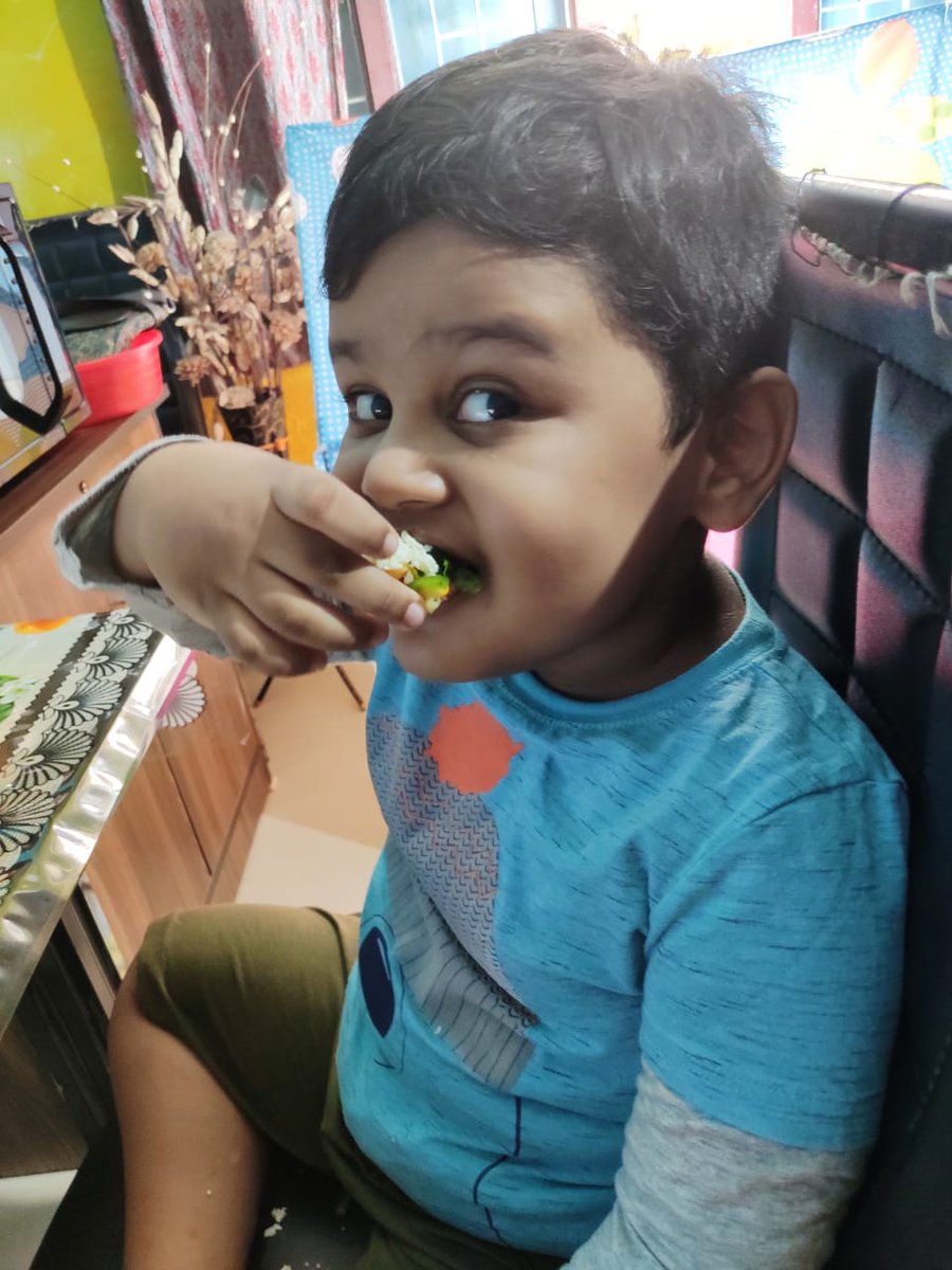 SAI_Edu_In's tweet photo. Yummy Snacks
The ideal snack is one that provides the required nutrients for a healthy growth and development and keeps you full for a longer time. Our Nursery students created a yummy snack from plain salted biscuits, topped it with yummy veggies , cheese & herbs.
#LogicalSkill https://t.co/GAyNPeYz3Z