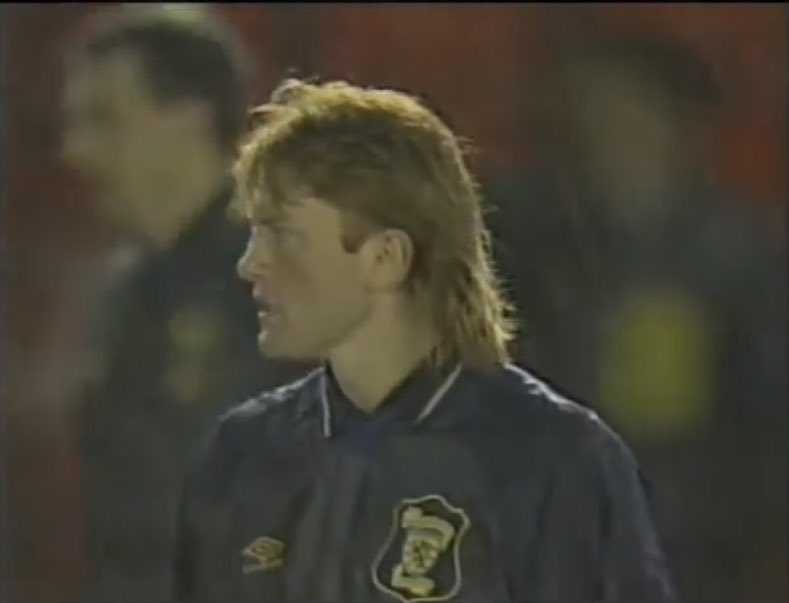 The kit debuted on the 23rd of March 1994, at home in a friendly against the Netherlands. It was raining, obviously, and Scotland lost 1-0