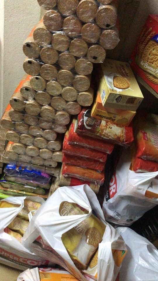 vecinosporguada's tweet photo. Desgraciadamente lo que veníamos presagiando empieza a cumplirse y cada vez más familias de #Guadarrama demandan este tipo de ayuda.
Gracias a la colaboración de todos los vecinos de #Guadarrama estamos en disposición de ayudar incluso a más familias de las que veníamos ayudando. https://t.co/6cq3y0f74p