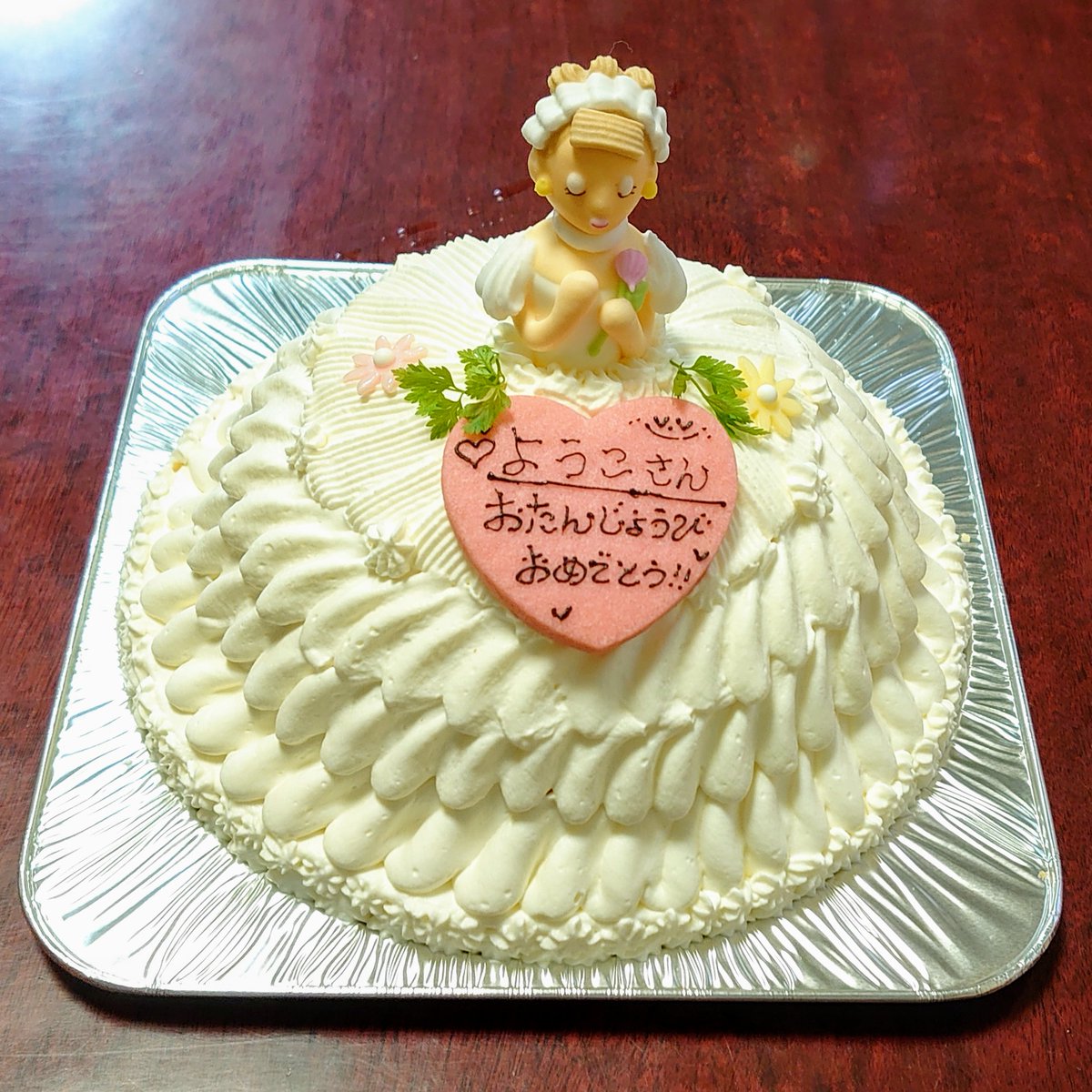 林 寿郎 ファーストヘアー ハヤシ こんにちは 本日もお休みです 息子が帰省してるのに合わせて妻の誕生日 を前倒しし お昼からバースデーケーキを食べました 夜は地元や専門学校の友達に会うため毎晩出かけるようなで