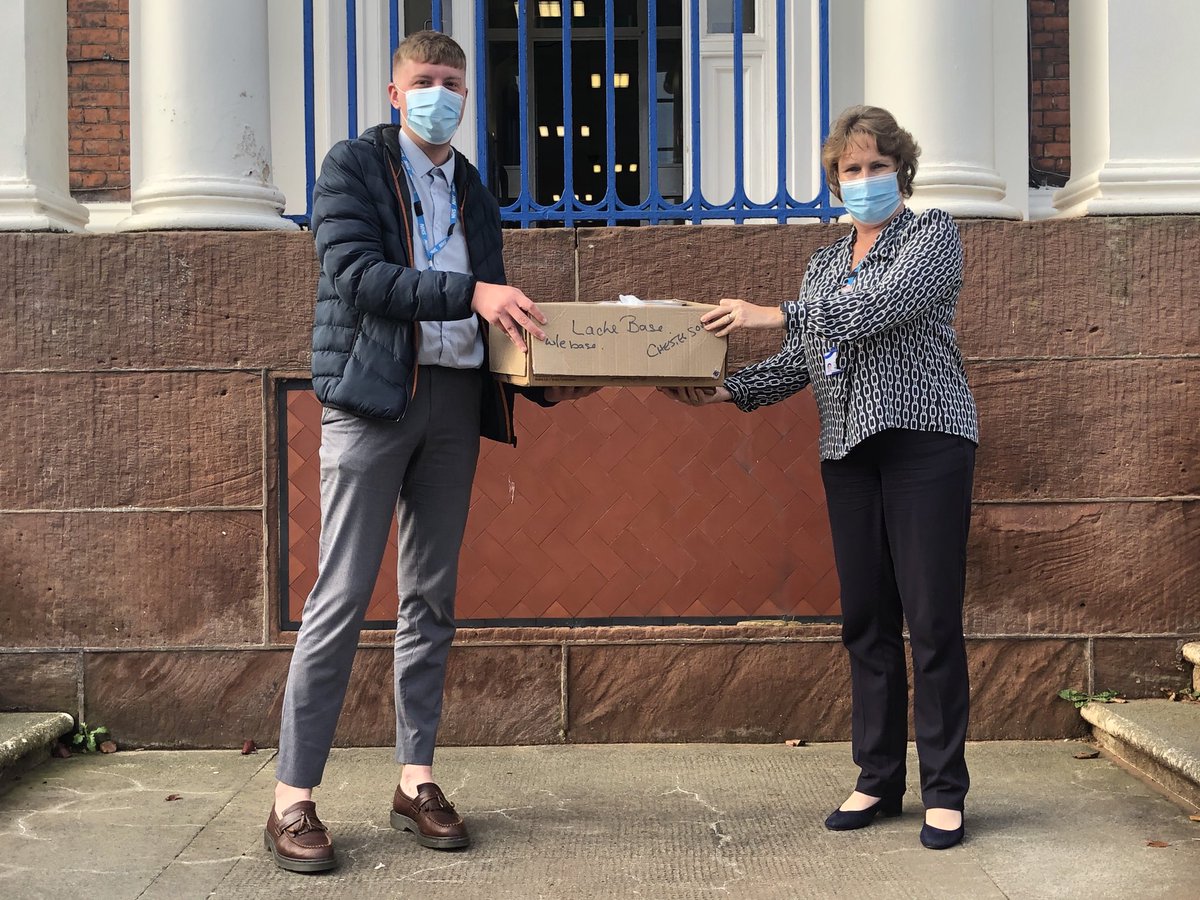 PaulaOToole6's tweet photo. Thank you Cameron for collecting the tea, coffee and biscuits donated by ⁦@laneenduk⁩ for Chester South Care Community Team. #takeabreak. ⁦@HCunningham42⁩ ⁦@cwpnhs⁩ https://t.co/zQwl6QRqLp