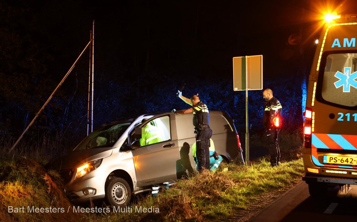 Man gewond na ongeval Nieuwkuijkseweg Vllijmen, Auto waarschuwt hulpdiensten na ongeval -..