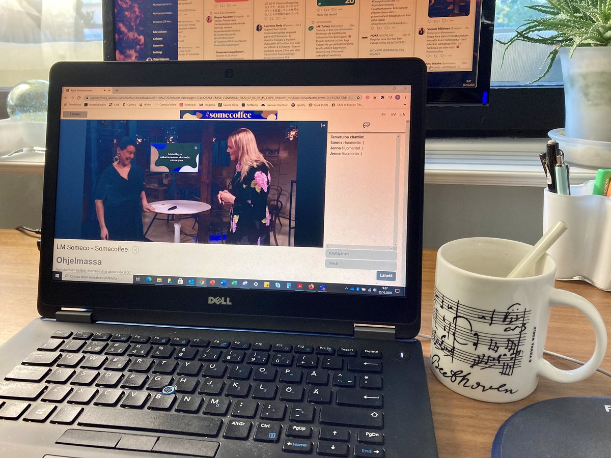 raijakaljunen's tweet photo. Virtuaalisesti Turussa #somecoffee-tapahtumassa, fyysisesti kotona Helsingissä. Ja kupissa kylläkin teetä 😉 #sometea #huomenta https://t.co/aQ1uHLXNnJ
