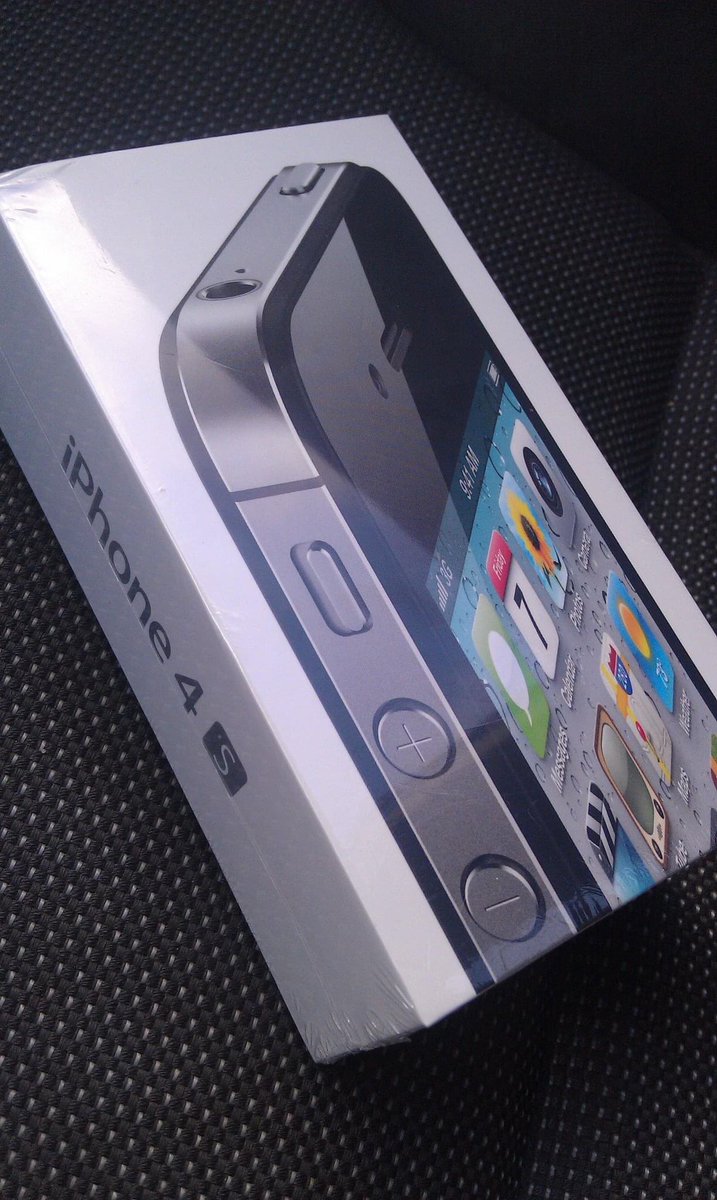 RobMulderDotCom's tweet image. Exactly 9 years ago I’ve picked up my first iPhone 🎉 Still got it. Fun fact, had to import it from Germany. #iosdev #swiftlang