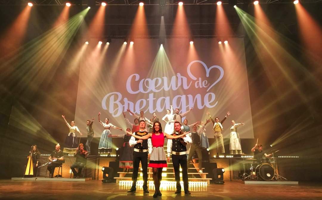 hamon_kilian's tweet image. Ce week-end, les équipes de Cœur de Bretagne étaient en tournage au Parc des Expositions de Quimper. Nouveau clip à découvrir très prochainement ! 🎥🖤

#coeurdebretagne #bretagne #regionbretagne #brittany #bzh #breizh @NevezProd @BreizhWeCan