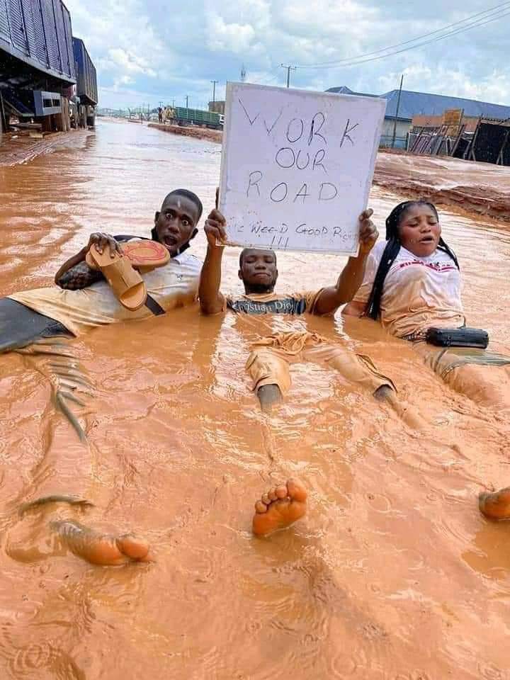 shugadrop's tweet photo. Please as we asking the government to end Sars
The people of Owerri is also asking Governor Hope Uzodinma to Help us fix this Nekede/Ihiagwa road,a road that leads to 2 Federal Universities (Federal Polythecnic Nekede and Federal University of Owerri Futo.
#Endsars
#endbadroads https://t.co/XvmzARyFHf