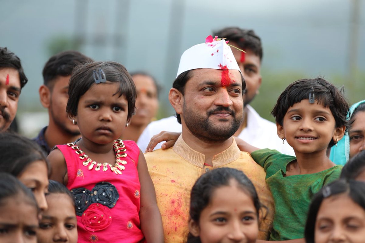मावळ तालुक्याची शान लोकनेते मा. आमदार श्री सुनिलअण्णा शेळके साहेब ( @shelkesunilanna ) आपणास वाढदिवसाच्या हार्दिक शुभेच्छा💐💐💐
#sunilshelke #maval #pune #mulshi https://t.co/w9CpKMTI51