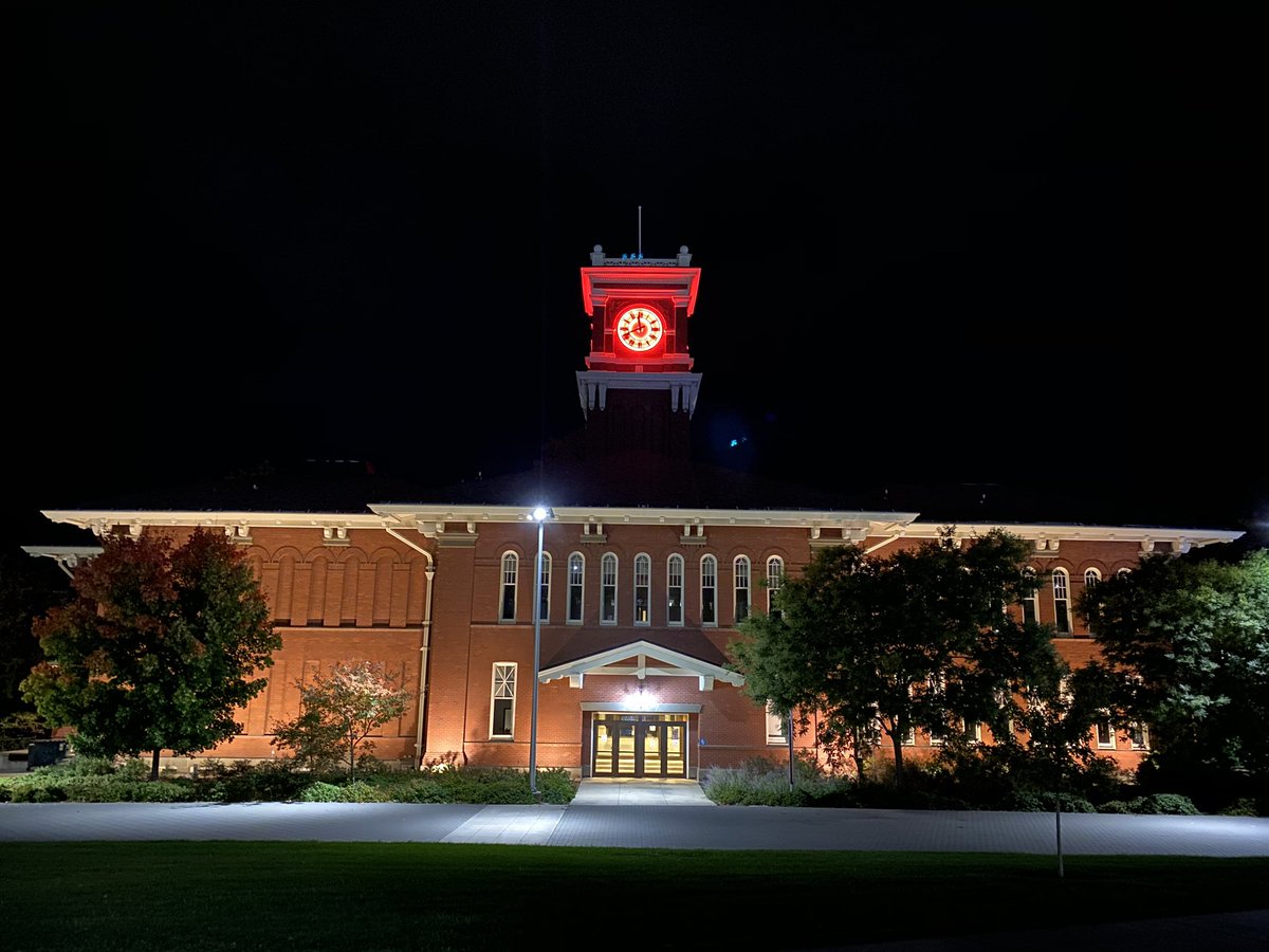WSUPullman's tweet photo. Just a couple late night shots on campus. #WSU #GoCougs https://t.co/bSWuGCdYmP