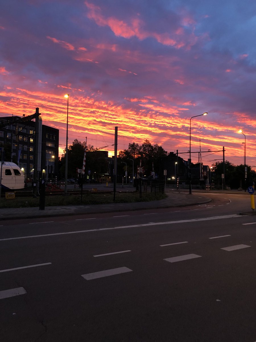 Josette1929's tweet photo. Zoe sjoen, Mestreech in de mörrege #mestreech https://t.co/vCkexPLhVC