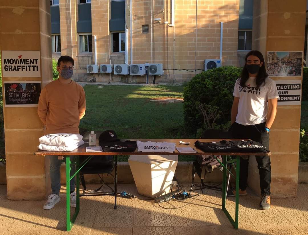 ✊ The student section of Moviment Graffitti, Studenti MG, are today participating in the Freshers' Week at the University of Malta. If you would like to know more about our work, or wish to join the movement, you can visit the stand till 3:30pm.
#KSU #freshers2020