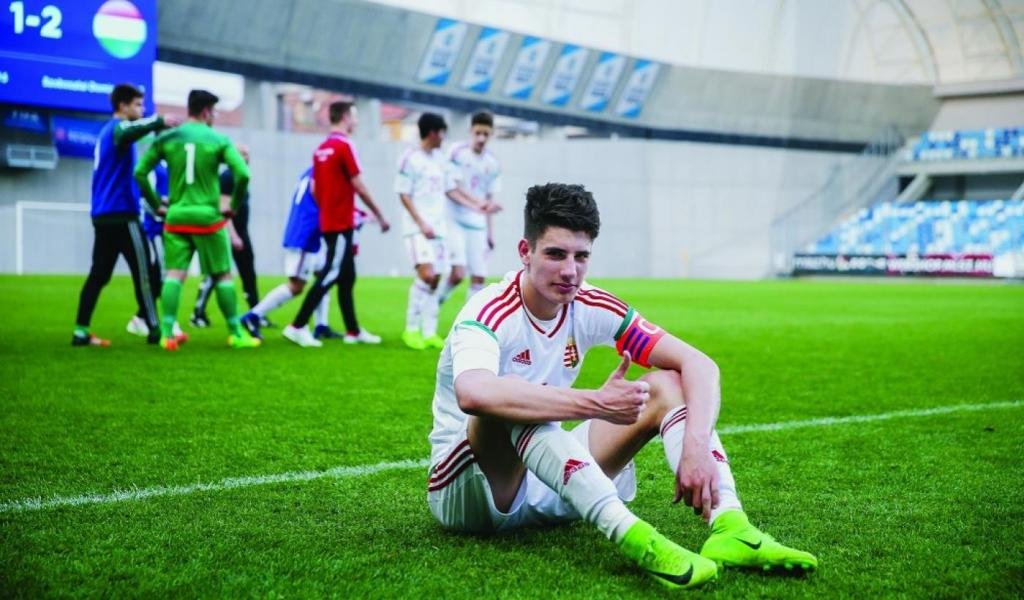 Szoboszlai is a 19-year old who plays for RB Salzburg as a left-midfielder. He started his career at Videoton, moving to several teams as a youth player. He made his professional debut for Lifereing in 2017, scoring 16 goals in 42 games before moving to Salzburg in 18/19.