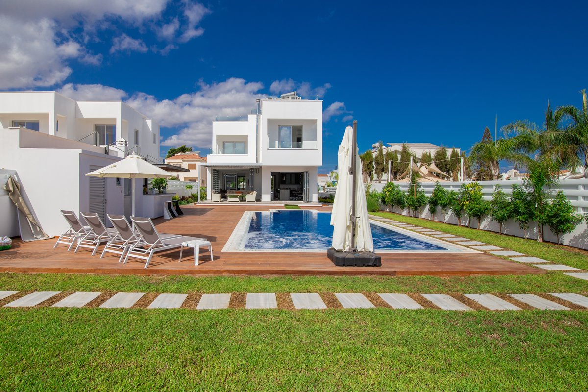 PurpleInter's tweet image. Green Haven Residences! 😍😍😍

Because we understand your needs!

📌 In the Heart of Protaras, Cyprus
🛏 4 Bedrooms / 3 Bathrooms
🧱 742 m²
🏠 167 m²

purpleinternational.eu/en/view-page/G…

#Purpleinternational #Cyprus  #Protaras #luxuryrealestate #ThereFromStartToFinish