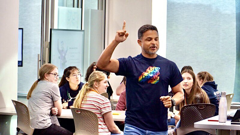 vibhorpande's tweet photo. In the character: delivering innovation sprint for QUT #youngaccelerators
...also taking bookings for keynotes at spiritual conferences. ๐ #QUTEship https://t.co/fQqP8s73F3