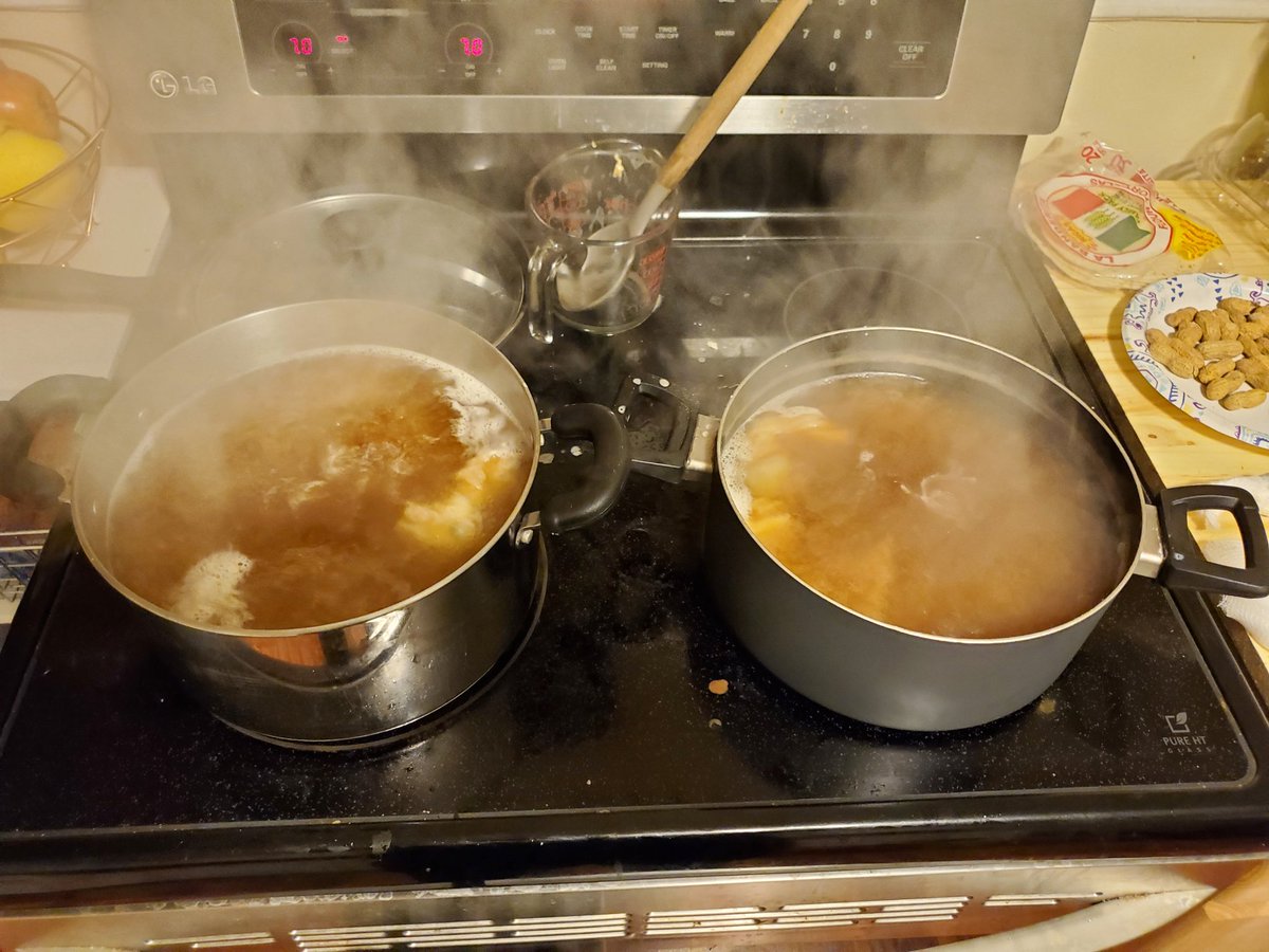 spencipoo57's tweet photo. I got big things brewing...
.
.
.
#Homebrew #beer #BeerMaking #MadeInMichigan #AmericanWheatAle #WheatAle #CitrusNotes https://t.co/N7Mq8ncuQL