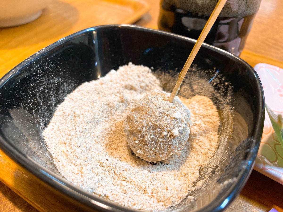 Chya_'s tweet image. そばで出来た おとも団子 プリンも美味かった‼️ 若大将と📸
＃鬼ガール #蕎麦博