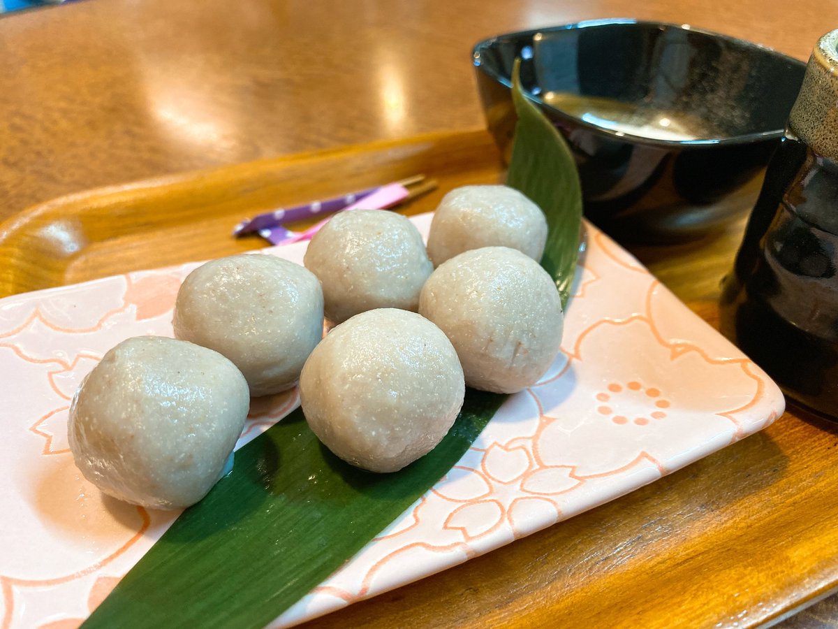 Chya_'s tweet image. そばで出来た おとも団子 プリンも美味かった‼️ 若大将と📸
＃鬼ガール #蕎麦博