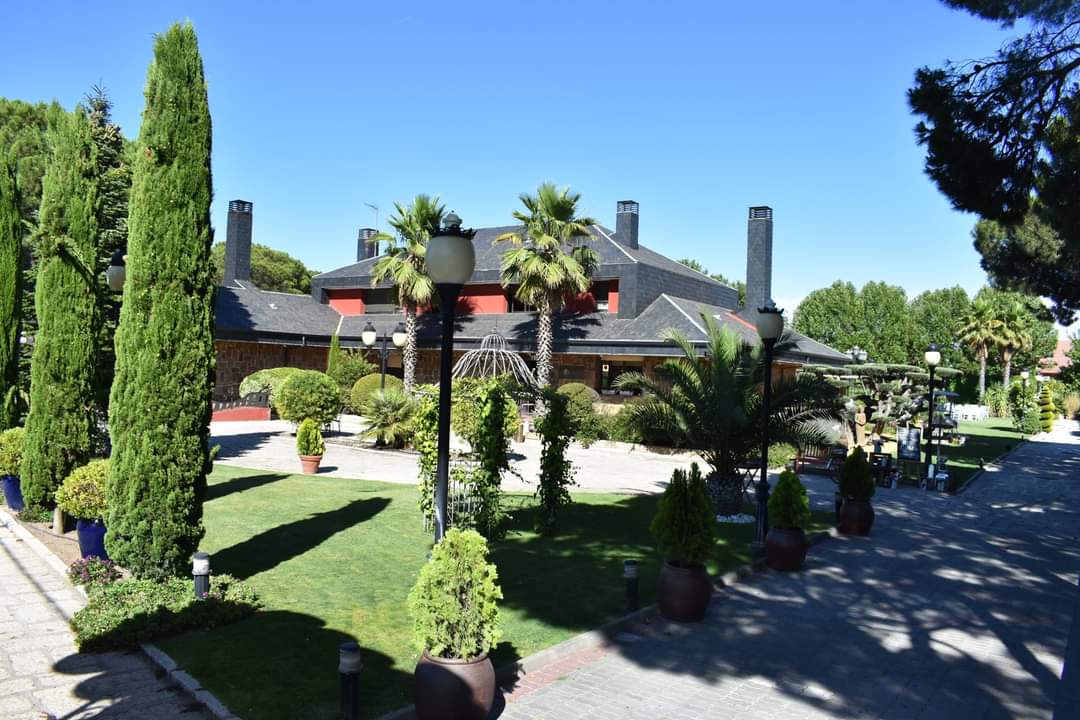 Siempre has soñado con casarte en una finca exclusiva ¡En #LaRomanée podrás cumplir tu sueño! 👸🤵
Os ofrecemos nuestra casa para hacerla vuestra, un entorno creado para hacer posible que ese momento tan especial permanezca en los corazones de la gente  que te importa ❤