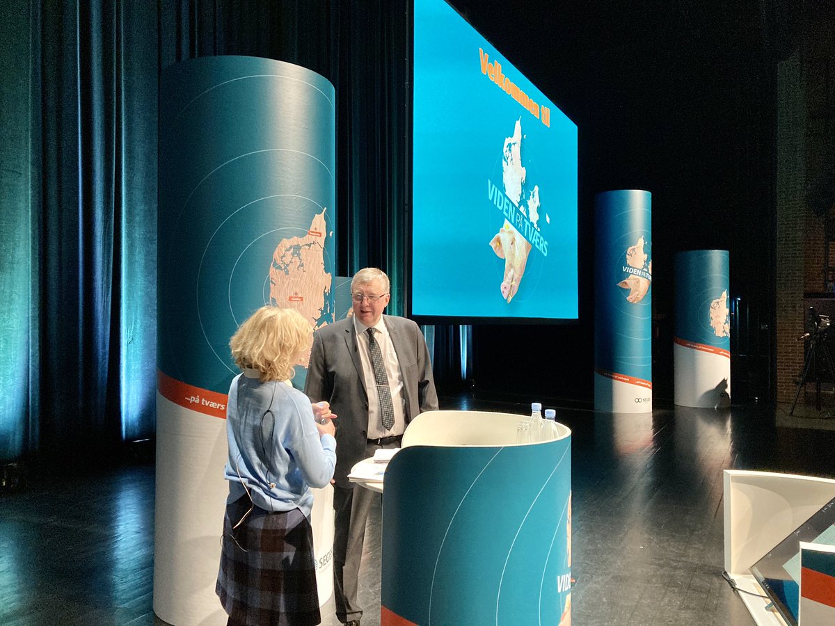 Kvalitet i verdensklasse, 30.000+ 🇩🇰 arbejdspladser og en imponerende eksport. 

Normalt ville godt 2000 mennesker være samlet til fagligt nyt om #dkgris til Svinekongressen. I år har dygtige medarbejdere sikret et digitalt setup fra seks lokationer og mange følger med hjemmefra.