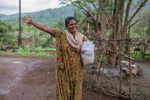 RISEInfinityF's tweet image. A happy Santoshi Wagh, holds a ration kit distributed by #Mahapeconet, outside her house at their tribal village in Vasai, Maharashtra during the peak of #COVID19 outbreak. 

Read more such stories of impact here: mahac19peconet.org/impact/

#JeevanRath  #Mahac19peconet #UNICEFIndia