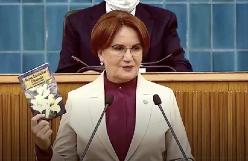 Eğitimi niteliksizleştirenler, öğretmenin hakkını vermeyenler ve umursamayanlar kaybedecek. Şu 2 çift göze iyi bakın. #OndokuzKürsüde yalnız değildir #ÇünküAkşenerGeliyor!

<a href="/meral_aksener/">Meral Akşener</a> <a href="/turkayturkmenn/">Türkay Türkmen 🛑</a> <a href="/senolsunat/">Şenol Sunat</a>  <a href="/berna_sukas/">Berna Sukas</a> <a href="/UGUR__POYRAZ/">UĞUR POYRAZ</a> <a href="/yavuzagiraliog/">Yavuz Ağıralioğlu</a> <a href="/iyiparti/">İYİ Parti</a>