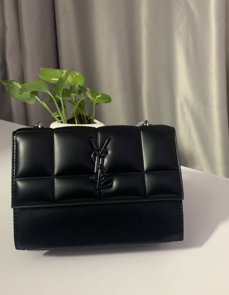 ddsventures's tweet photo. ‘YSL’ metal top handle bags available as seen.

GHS 120.00

Comes with leather strap/ handle so it can be worn over the shoulder. https://t.co/dCgarkxzVu