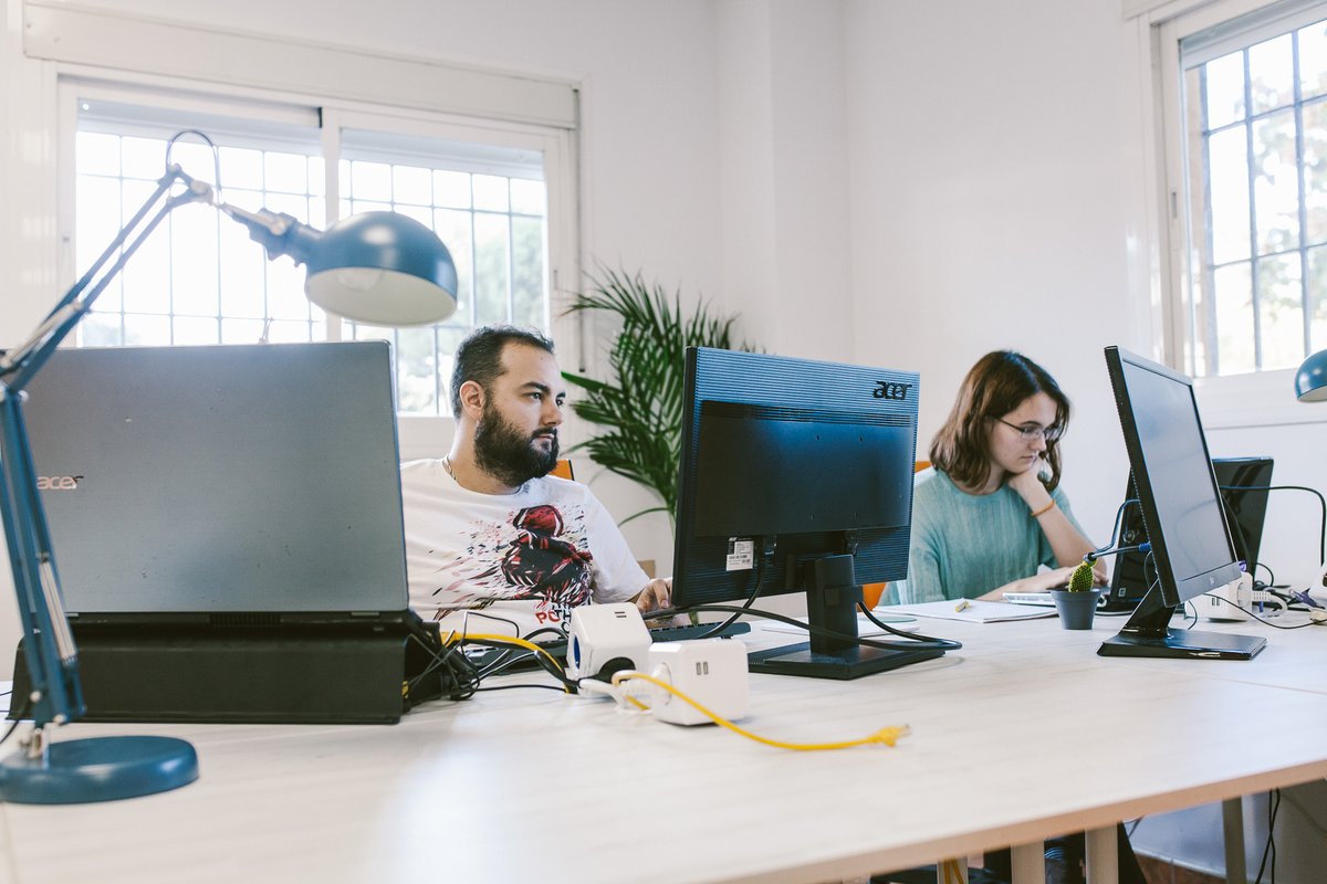 ElCirculoCF's tweet image. Nueva #entrevistaCoworker. Hoy ocasión os traigo a José Luis, uno de nuestros veteranos. Le gusta el coworking por la comunidad y cercanía a su casa. ¿Quiere saber más? Pues sigue leyendo 
elcirculocoworking.com/entrevista-a-c… 
#coworkingmalaga #espaciodeTrabajo #autnomos
Pic: @Ines Montufo