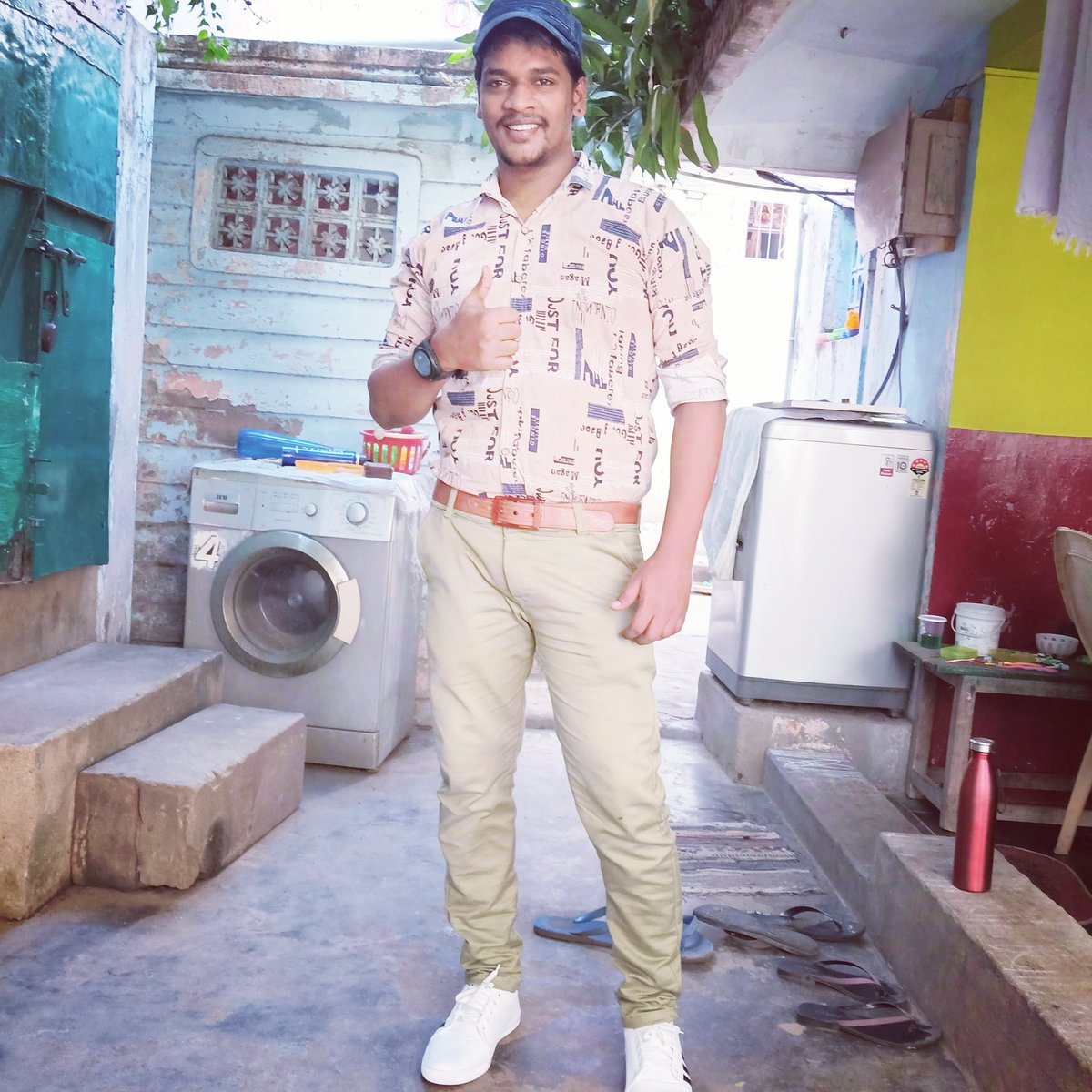 YOU'RE NEVER FULLY DRESSED WITHOUT A SMILE ☺