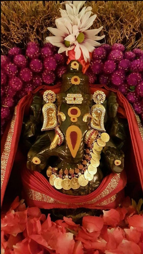 Photo Credit: Nalayni 121 from Pinterest ( https://t.co/YhILLFilhl ) May #lordganesha bless all of us. #namastegod #ganesha #ganapathi #ganapathibappamoriya #jaiganesha #ganeshfestival #hindu #god #gajanan https://t.co/shAu96jnEg