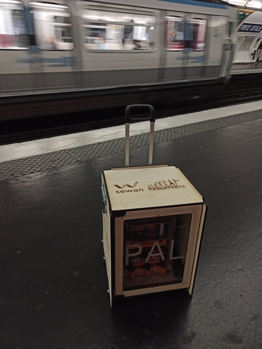 evolutek42's tweet image. Aujourd&apos;hui, nous allons rendre visite à @SewanGroupe. C&apos;est la première sortie du robot dans le métro ! #CDR2020