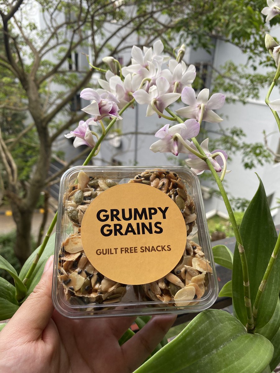 Helsynelly's tweet image. Hi Guys!!!

Teringin something yg crunchy &amp;amp; manis, but at the same time menyihatkan? Cuba lah our Florentine Cookies! Sumpah layan teruk! Sedap dimakan bersama teh &amp;amp; kopi panasss 😋

RM10 (Small) &amp;amp; RM35 (Large)

P/s: Delivery sekitar kawasan KL &amp;amp; Selangor 😁☺️