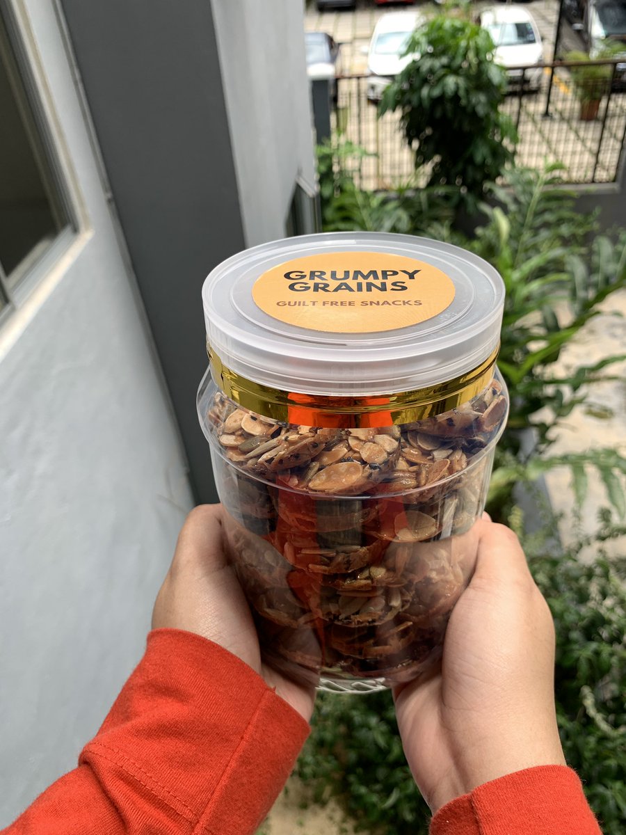 Helsynelly's tweet image. Hi Guys!!!

Teringin something yg crunchy &amp;amp; manis, but at the same time menyihatkan? Cuba lah our Florentine Cookies! Sumpah layan teruk! Sedap dimakan bersama teh &amp;amp; kopi panasss 😋

RM10 (Small) &amp;amp; RM35 (Large)

P/s: Delivery sekitar kawasan KL &amp;amp; Selangor 😁☺️