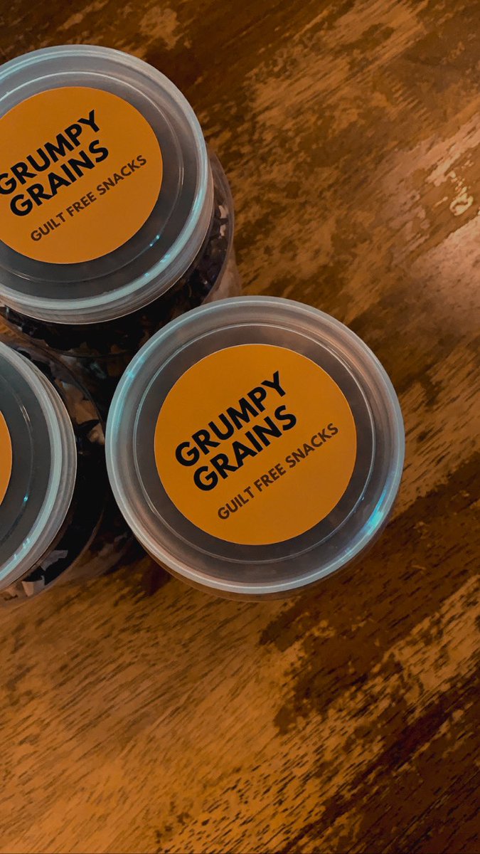 Helsynelly's tweet image. Assalamualaikum semua!!

Chocolatey, crunchy &amp;amp; yummy! Memperkenalkan Hedgehog Almond Bites, kacang badam yg disaluti oleh 3 jenis coklat: White, Milk &amp;amp; Dark chocs. Apalah erti kehidupan tanpa sebarang kemanisan 😁😜

RM35 (Large)

P/s: Delivery sekitar KL &amp;amp; Selangor