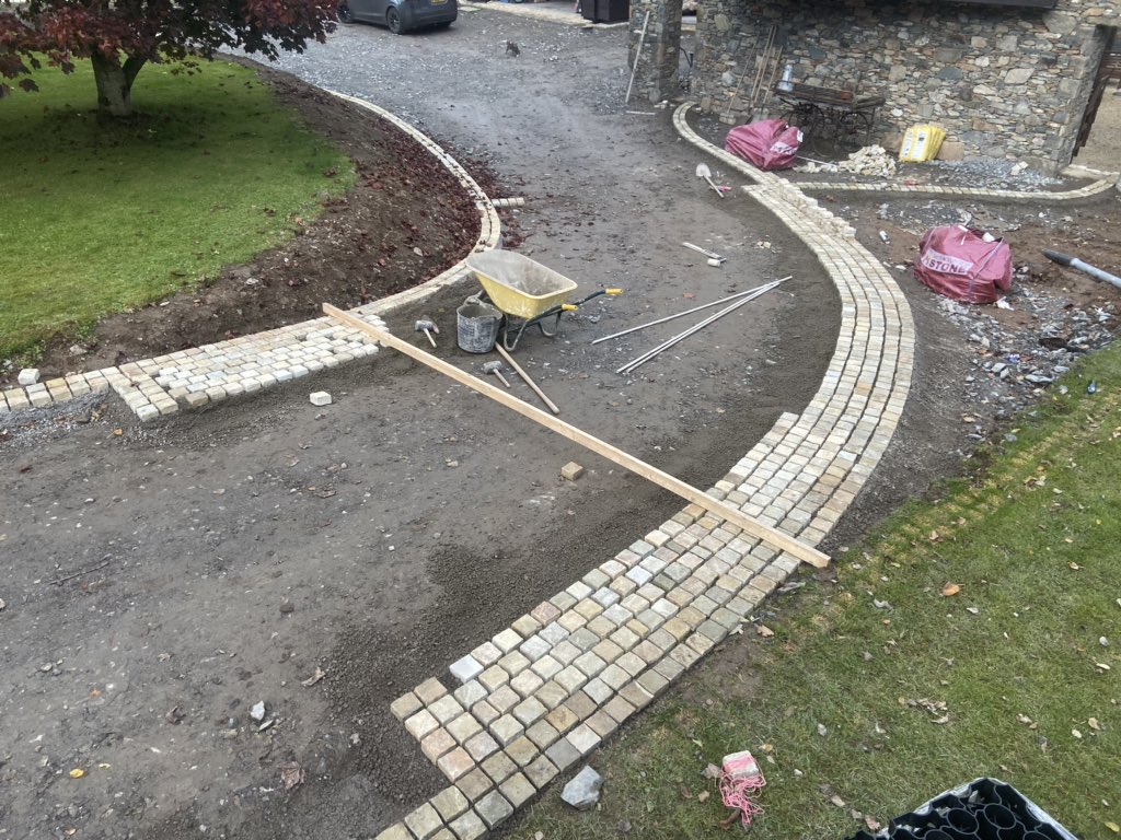 natureatworkNI's tweet photo. Beautiful Donegal Quartz setts being laid on this project in Portadown 😎 https://t.co/rgI338ed3E