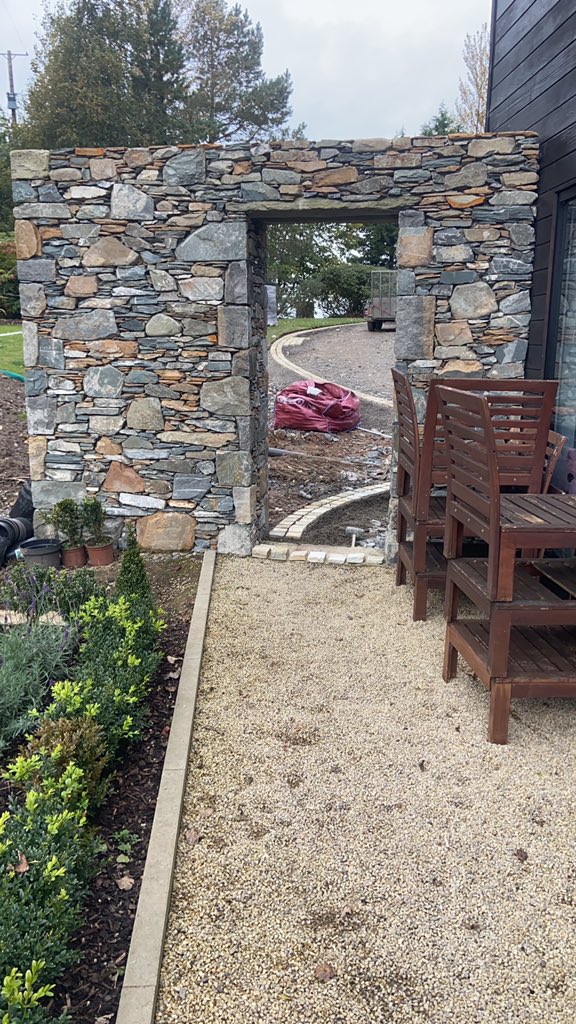 natureatworkNI's tweet photo. Beautiful Donegal Quartz setts being laid on this project in Portadown 😎 https://t.co/rgI338ed3E