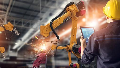 The pandemic has exposed serious vulnerabilities in traditional manufacturing environments. 

So, how can businesses embrace digital transformation and use digital technologies to allow them to Return, Restart and Repurpose?

bit.ly/3ka2tps