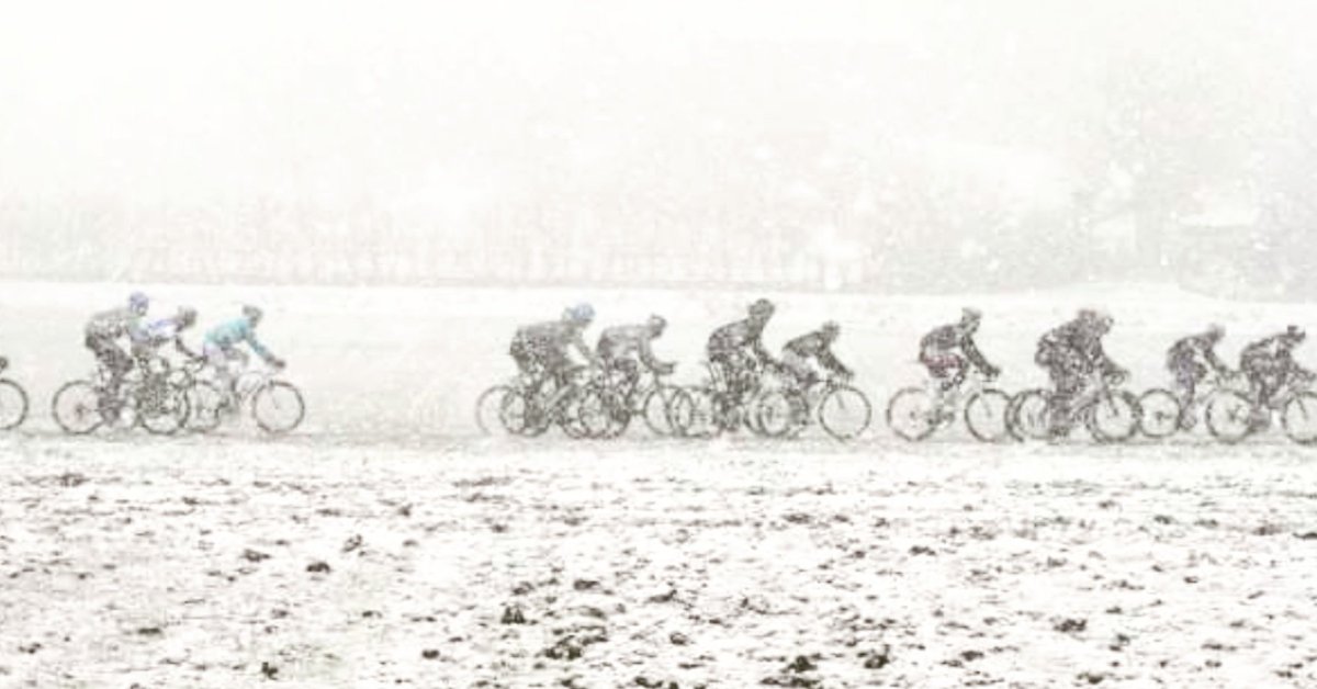 sr2triatlon's tweet photo. THE WINTER IS COMING!!! Los días de frío se combaten con más intensidad en los entrenos 💪🏻💪🏻 . A mayor frío más intensidad , eso sí, siempre calentando bien. A por el Martes!! https://t.co/jlQTZOiQyy