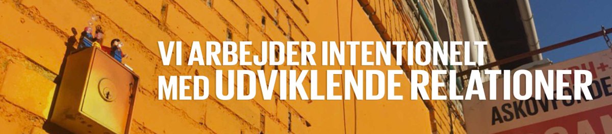 AskovFonden KBH+ deler ud af vores erfaringer om at arbejde intentionelt med udviklende relationer. Så vil du høre mere om hvordan vi arbejder med udviklende relationer til gavn for unge i udsatte positioner, så sæt kryds d. 19 november og tilmeld dig her. kbhplus.dk/metode