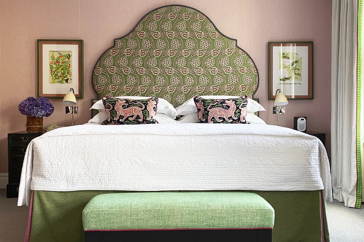 Firmdale_Hotels's tweet photo. #Roomoftheweek: The newly refurbished room 202 at #CharlotteStreetHotel is flooded with natural sunlight and the pink and green tones throughout create a fresh and bold scheme. Learn more about this wonderful room now on the blog. #KitKempDesignThread. https://t.co/3YUw0pVSkK https://t.co/DcU3xoMbVD