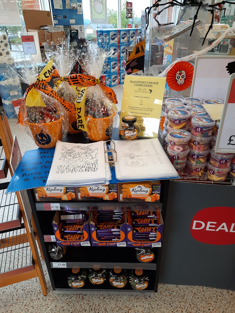 VPadley's tweet photo. Just a little competition for the youngsters in our community @Eckington coop 👻👻👻🎃🎃🎃🦇🦇🦇 @GlidewellGavin @ClaireKoziol https://t.co/sj33Iiio7U