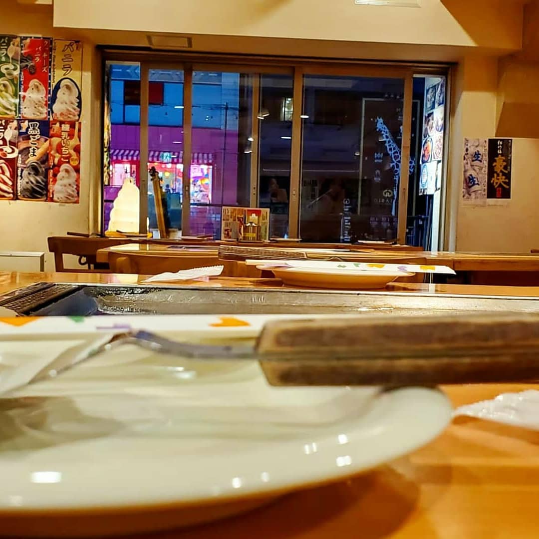 お好み焼き道頓堀一明 店主です こんばんわ 道頓堀一明です 今日は明太玉子まきです 人気の一品ですよ チーズをトッピングで 更に美味しくなりますよ 食べログでもgotoも 大阪飲食店応援メニューも いけますよ めっちゃお得です 一明 道頓堀