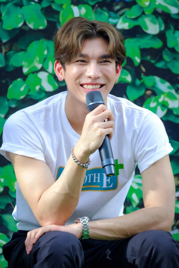  @MSuppasit This is the END of this thread. Mew is a precious human being whose smile inspires others. If you have negative thoughts while staying on this app, please take a break. If you don't have anything nice to say don't say it at all.