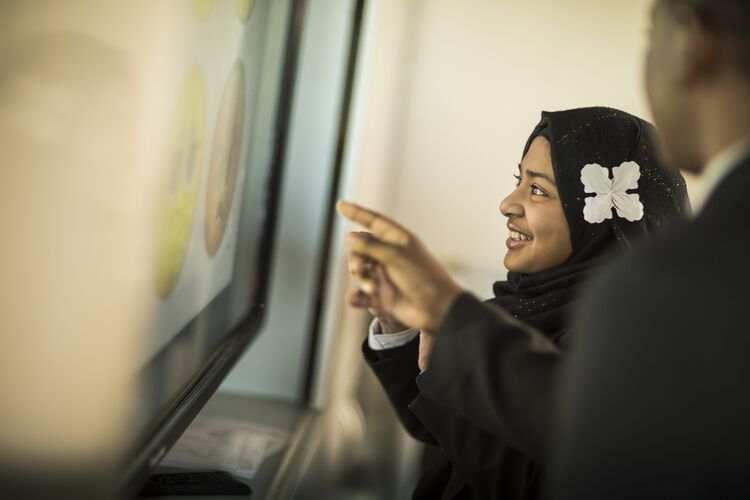 Paid work experience for 16-25 year olds interested in digital media and branding!

Help build a brand for our youth-led British South Asian Heritage project and get experience working with @britisharts @glasgowmuseums @mcrmuseum @ukyouth!

Apply now: bit.ly/OSCHDigiAdvisor
