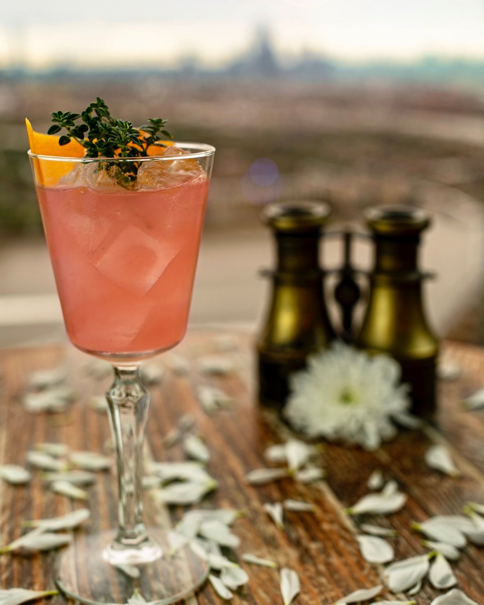 Spice up your life with All The Colours - a perfectly fitting complement to a sunset view of London up on the 38th floor 🍹

Featuring Maestro Dobel Humito, Saint Germain, Pink Grapefruit, Lime and Bergamot Tonic Water. We're ready and waiting for you! | 📸<a href="/unstable93/">ivan dimitrov</a>