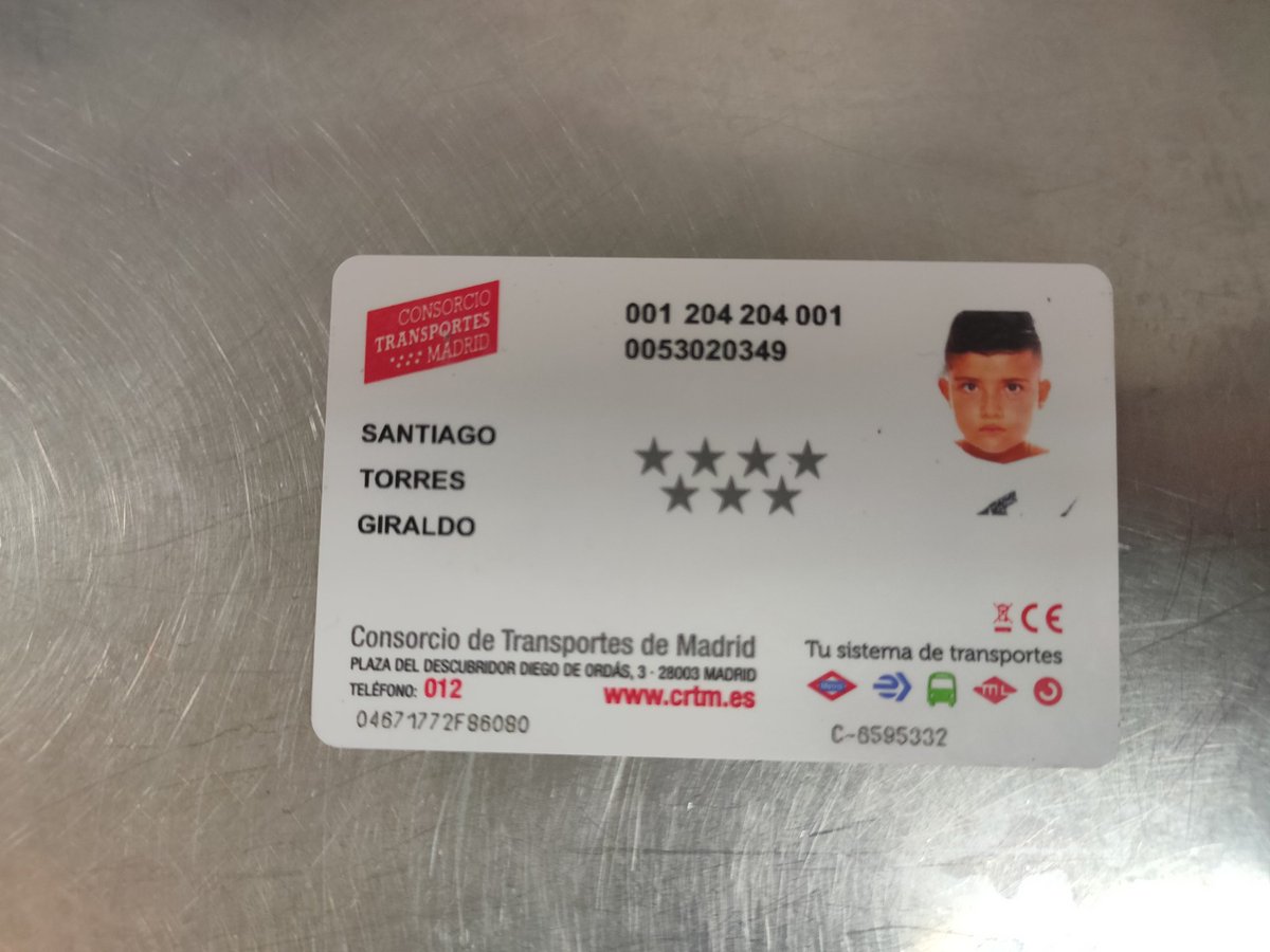 Moto97_'s tweet photo. Me he encontrado esta tarjeta de transporte en la Calle Austria (Leganés) zona de colegios. Si conocéis al chico o a algún familiar que contacte conmigo. Difundir. https://t.co/dW6pKmWSBY