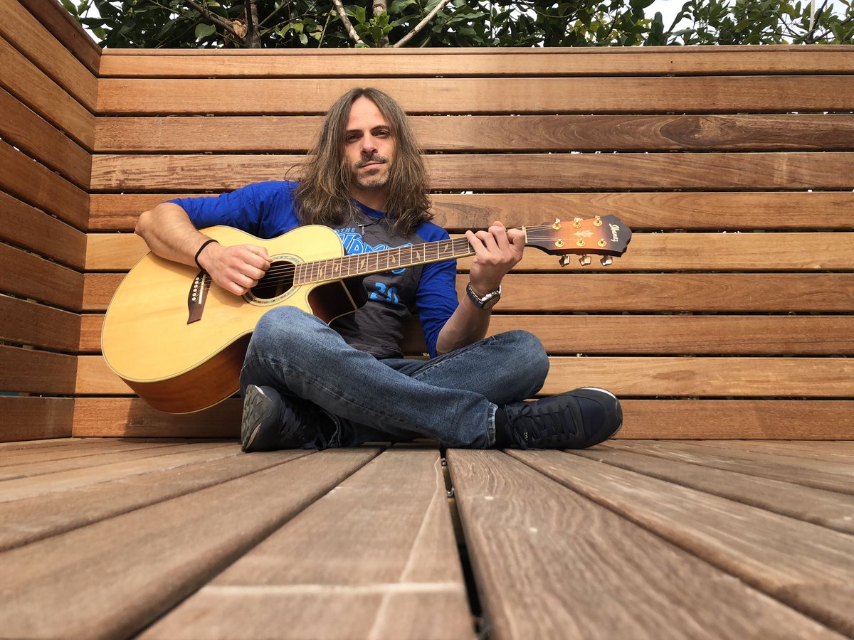 More acoustic today...positive, strong and inspired!!
#acousticguitar #wood #positive #strong #inspiration #nammshirt #writing https://t.co/wCP9PNn3gY