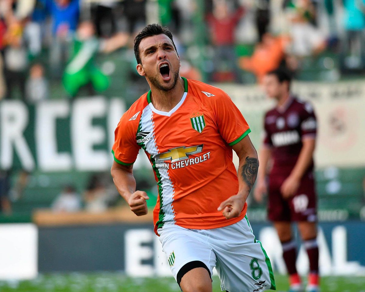 Tenemos experiencia suficiente para NO caer en la eterna política de esta CD de hacernos tomar partido para dividirnos. Lo que si esta muy a la vista, es la negligencia e incapacidad de quienes conducen el club. No paran un problema, y el costo es alto en todo aspecto. #Banfield