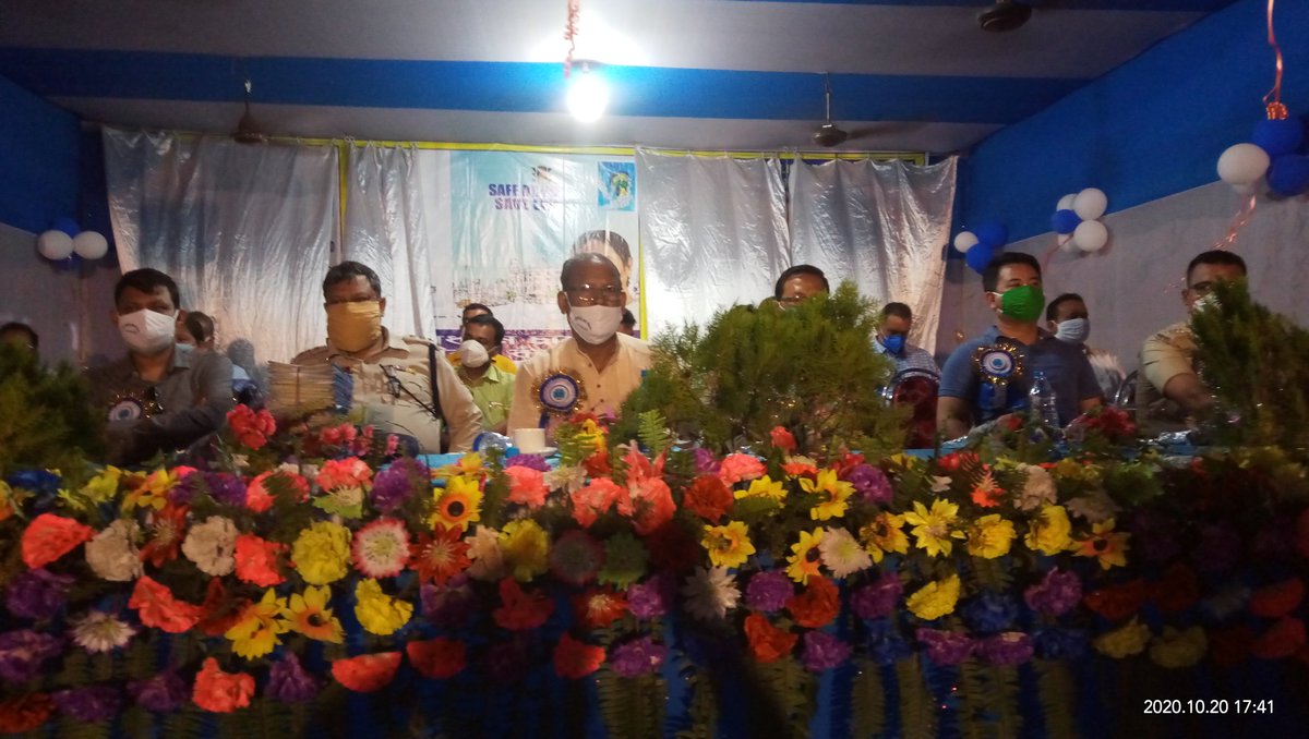 AnantadevMLA's tweet photo. সাবধানে চালাও জীবন বাঁচাও পথ সংস্কৃতি জানবো ট্রফিক নিয়ম মানবো আমি সতর্ক হয়ে চলবো সুস্থ ভাবে এগিয়ে যাবো পথ কে জয় করবো ... https://t.co/gC3qvxP9U2